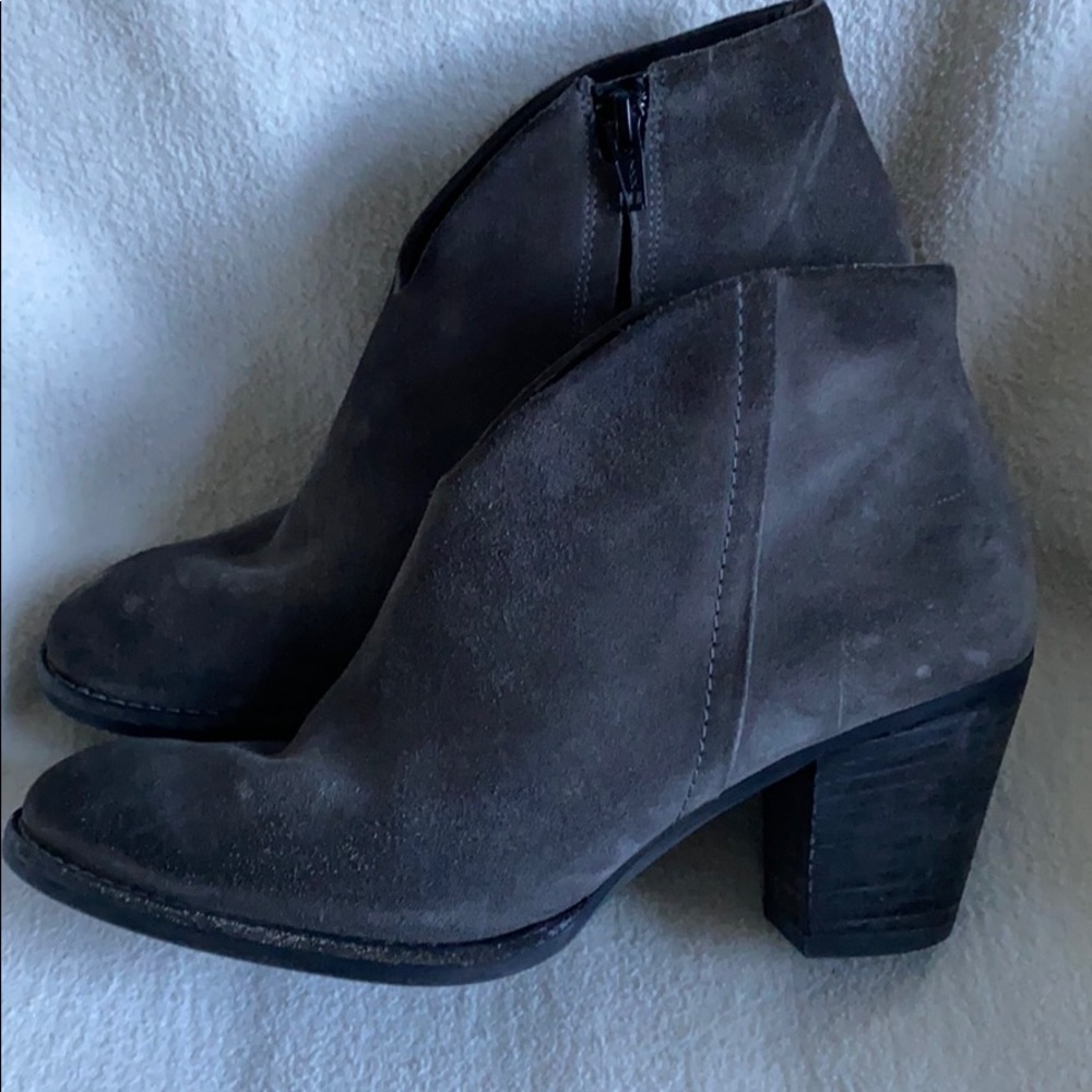 Paul Green Delgado gray suede booties, 7.5 Boots
